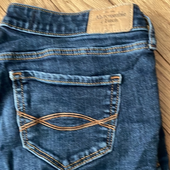 Abercrombie & Fitch Blue Jeans. W25 L33. Some wear see photos, otherwise nice! - Picture 3 of 8